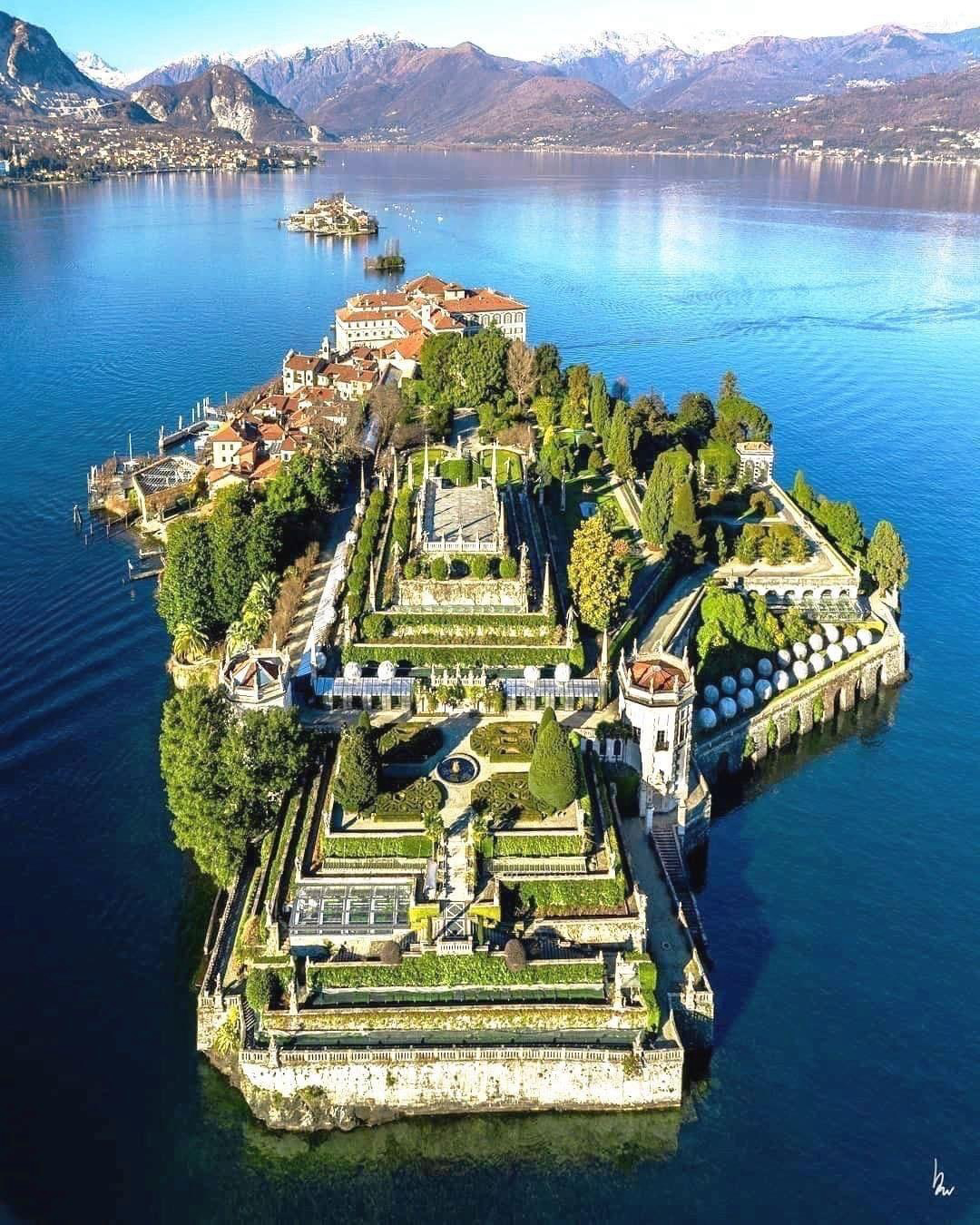 Gallery 2224042 image 1