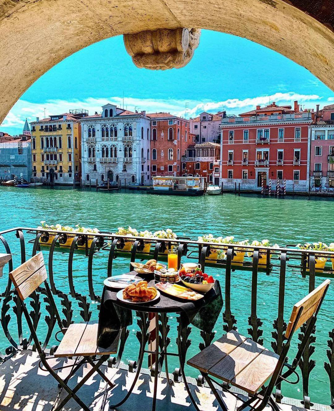 Gallery 2223321 image 1