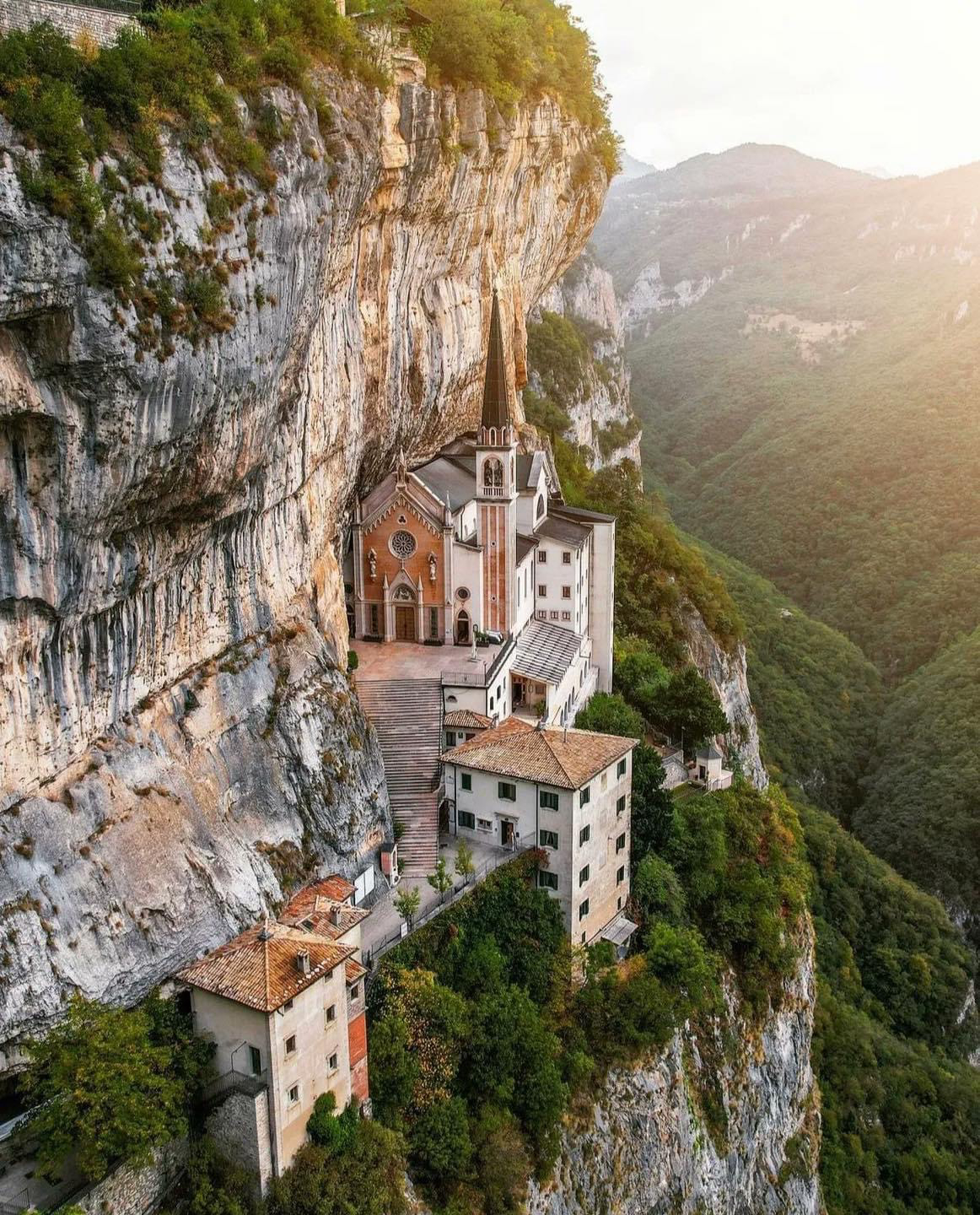 Gallery 2224063 image 1