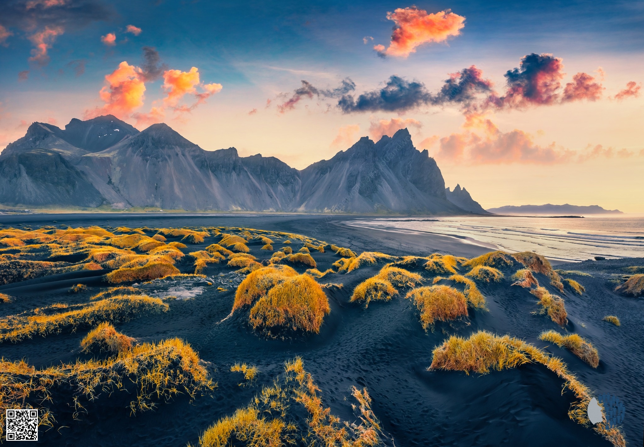 Իսլանդիայի հարավարևելյան գագաթները | Բացահայտեք սև ավազները, սառցադաշտերով շրջապատված լեռները և հյուսիսափայլը