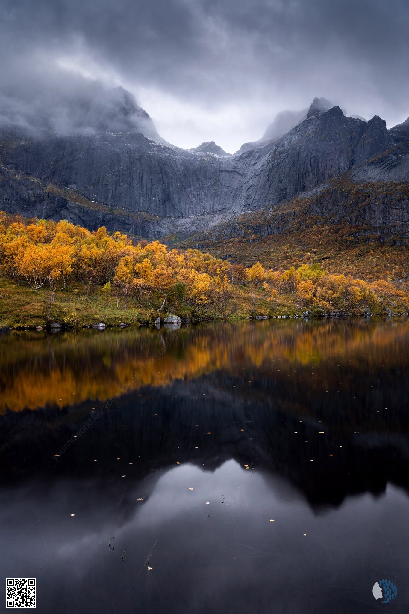 Լոֆոտենի, Նորվեգիայի լանդշաֆտներ | Լոֆոտենի տեսարանների դրամատիկ հավաքածու՝ բարձրացող լեռներով, աշնանային արտացոլանքներով, ոլորապտույտ ճանապարհներով, փայլող ձկնորսական գյուղերով և հյուսիսափայլերով